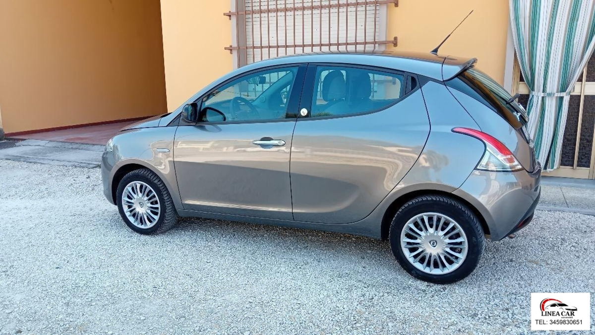 Lancia Ypsilon 1.2 69 CV 5 porte GPL Gold Plus (12)