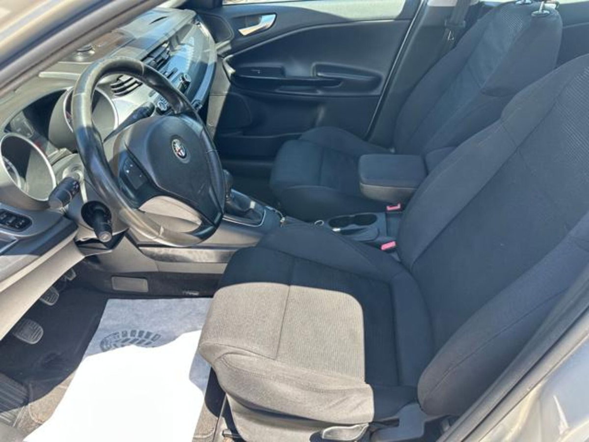 Alfa Romeo Giulietta 1.6 JTDm-2 Exclusive (13)