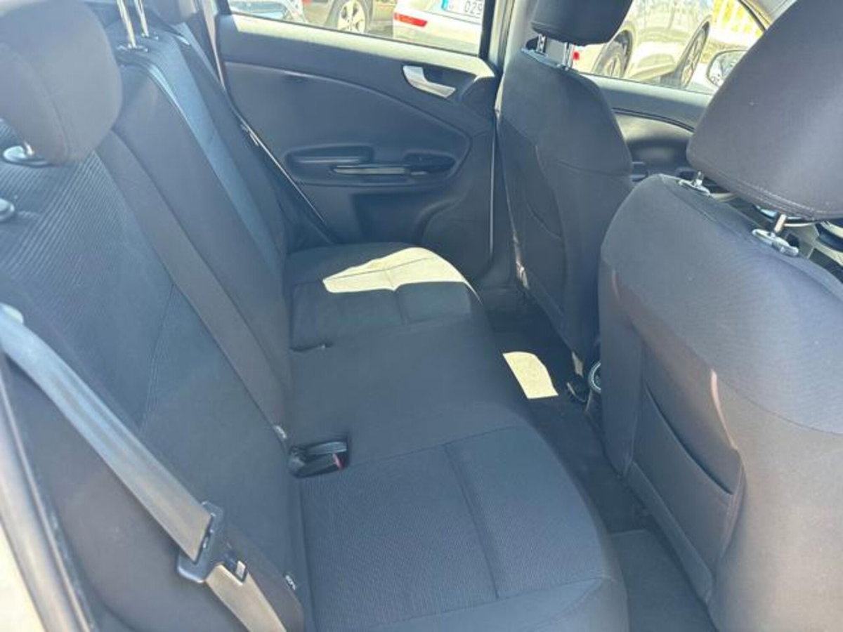 Alfa Romeo Giulietta 1.6 JTDm-2 Exclusive (19)