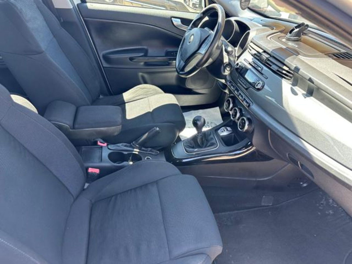 Alfa Romeo Giulietta 1.6 JTDm-2 Exclusive (20)