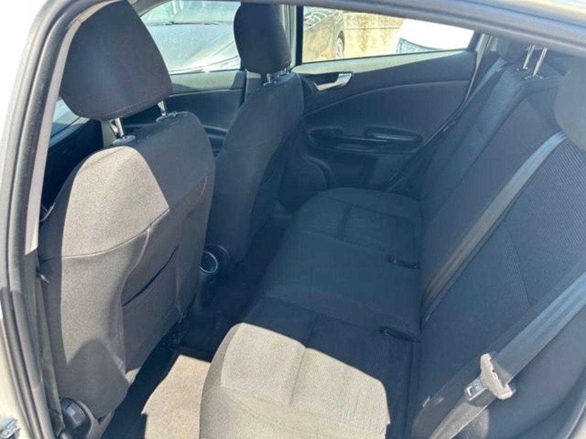 Alfa Romeo Giulietta 1.6 JTDm-2 Exclusive (9)