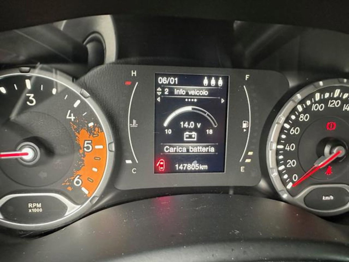 Jeep Renegade 1.6 Mjt 120 CV Longitude (19)