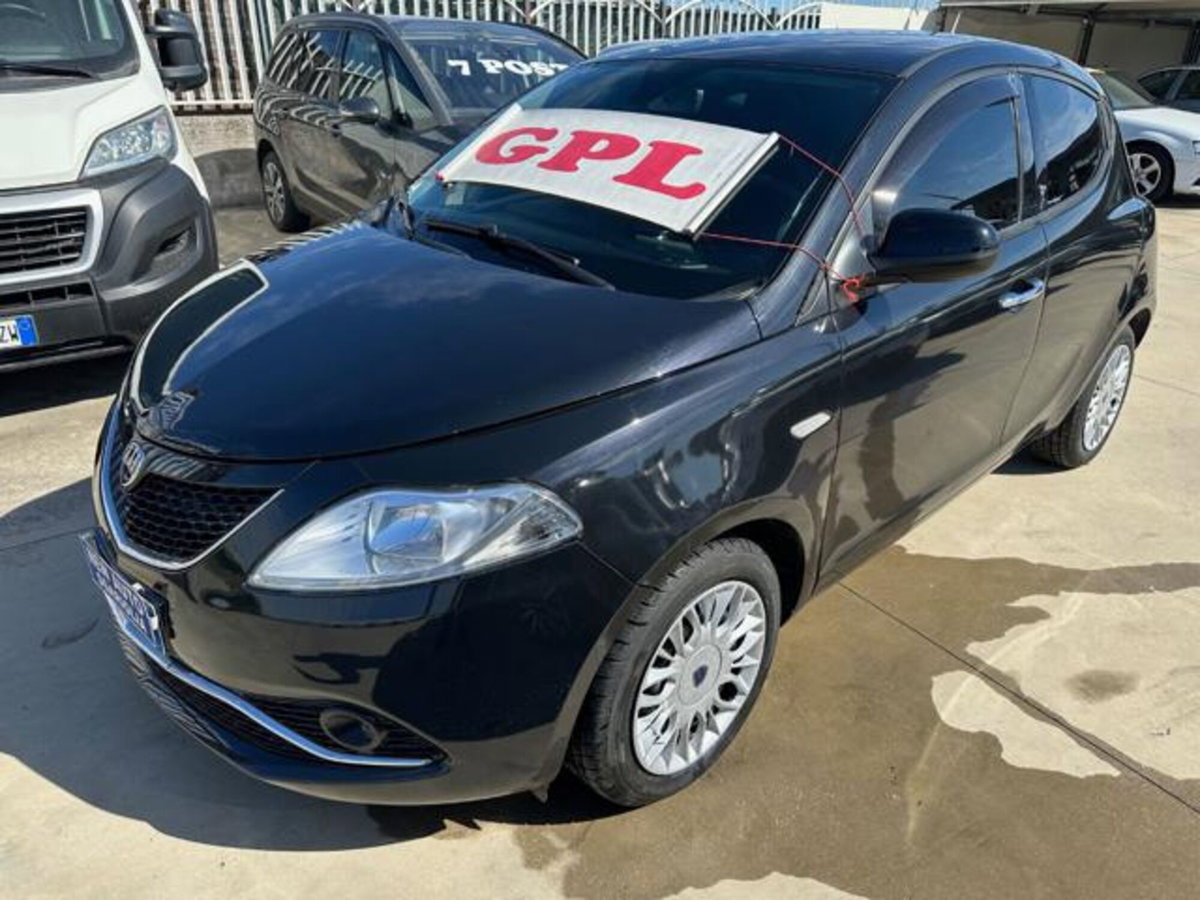 Lancia Ypsilon 1.2 69 CV 5 porte GPL Gold Plus