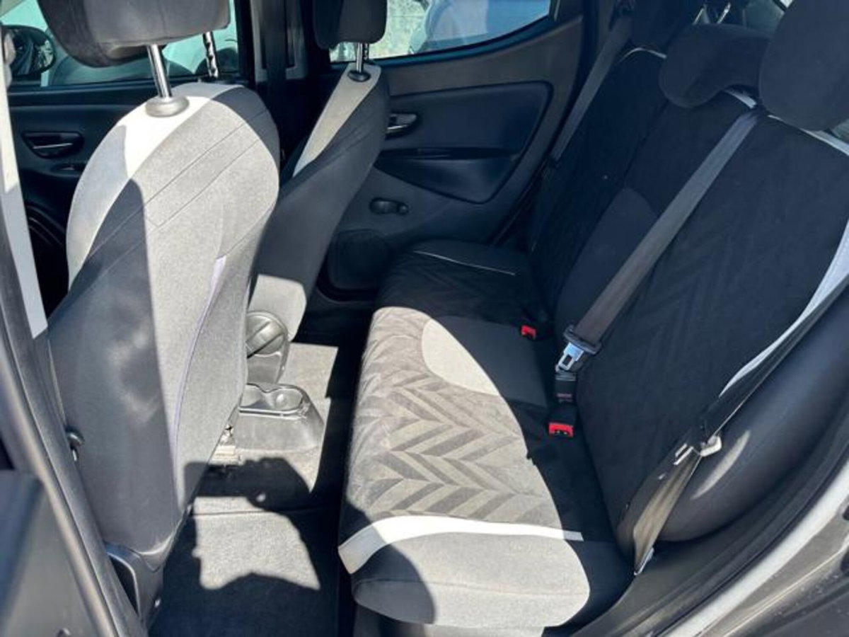 Lancia Ypsilon 1.2 69 CV 5 porte GPL Gold Plus (9)