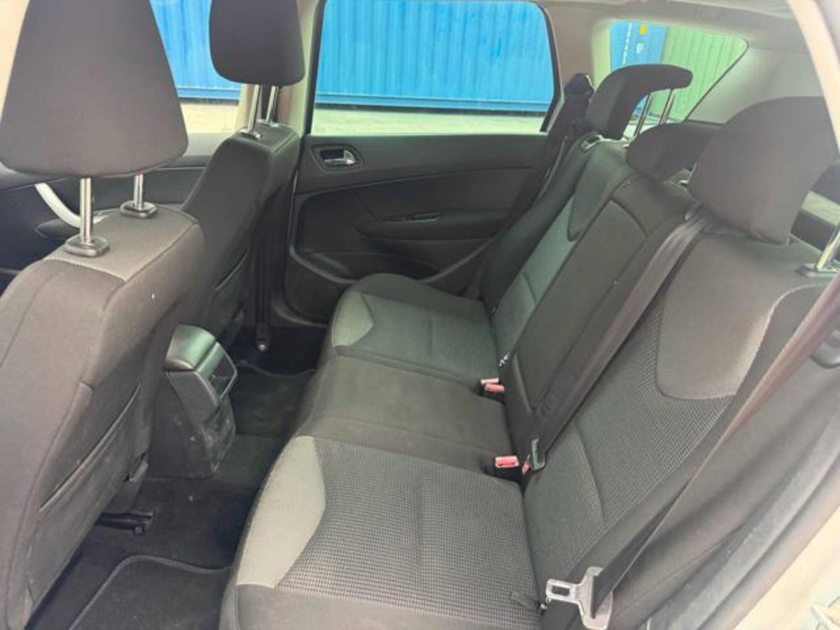 Peugeot 308 SW 1.6 8V e-HDi 112CV Stop&Start robotiz. Active (11)