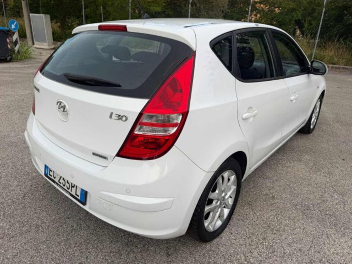 Hyundai i30 1.6 CRDi 90CV 6m. 5p. Limited Edition (13)