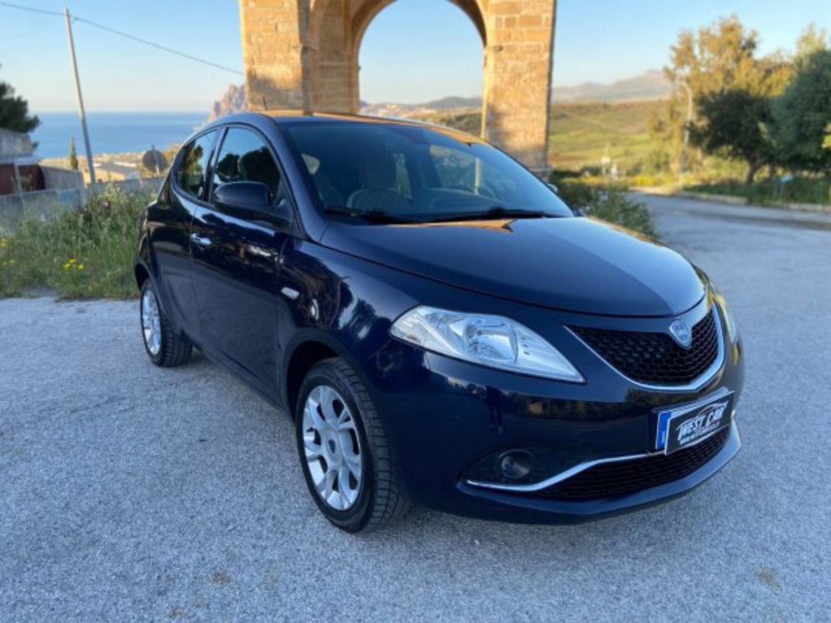 Lancia Ypsilon 1.2 69 CV 5 porte Opening Edition (11)