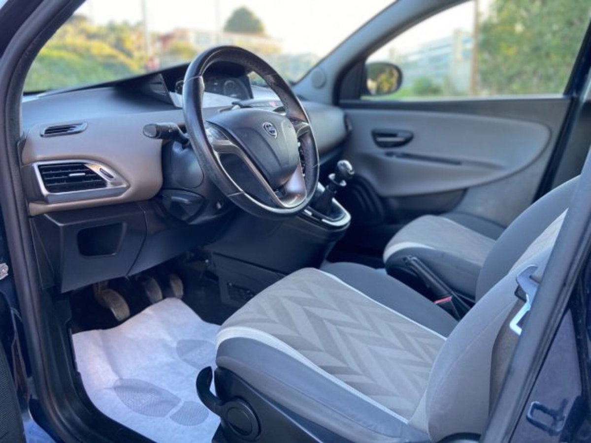 Lancia Ypsilon 1.2 69 CV 5 porte Opening Edition (12)