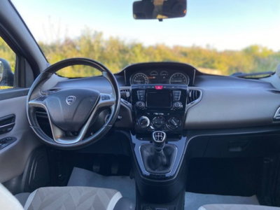 Lancia Ypsilon 1.2 69 CV 5 porte Opening Edition (14)