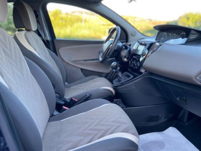 Lancia Ypsilon 1.2 69 CV 5 porte Opening Edition (15)