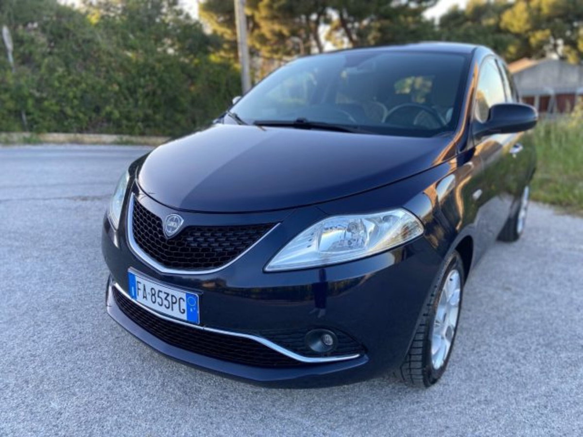 Lancia Ypsilon 1.2 69 CV 5 porte Opening Edition (2)