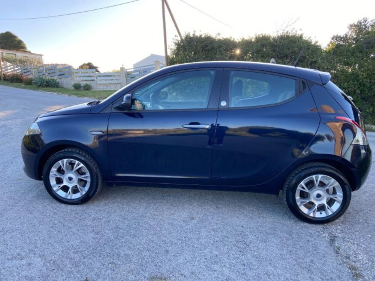 Lancia Ypsilon 1.2 69 CV 5 porte Opening Edition (5)