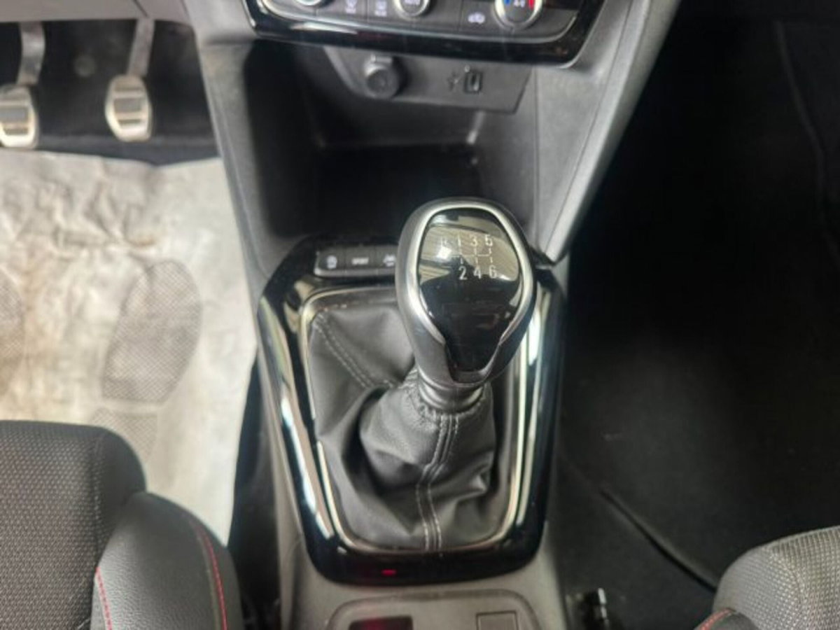 Opel Corsa 1.2 100 CV GS Line (16)