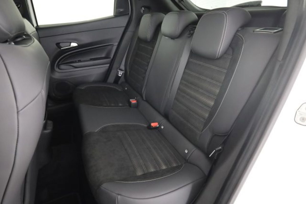 Alfa Romeo Junior 1.2 ibrida Q4 Milano Cortina 2026 145cv edct6 (11)