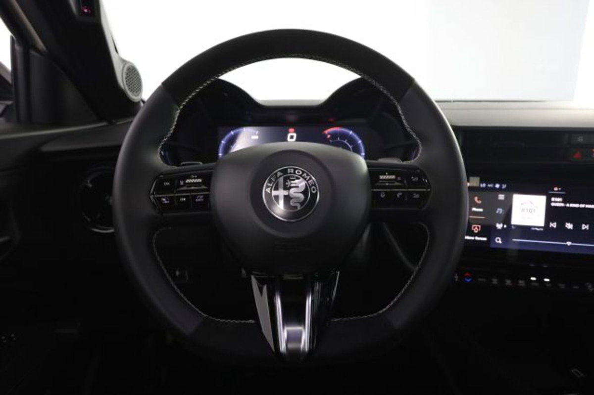 Alfa Romeo Junior 1.2 ibrida Q4 Milano Cortina 2026 145cv edct6 (13)