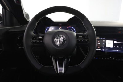 Alfa Romeo Junior 1.2 ibrida Q4 Milano Cortina 2026 145cv edct6 (13)