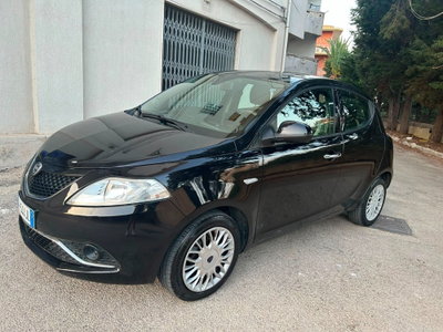 Lancia Ypsilon 1.2 69 CV 5 porte Gold (2)