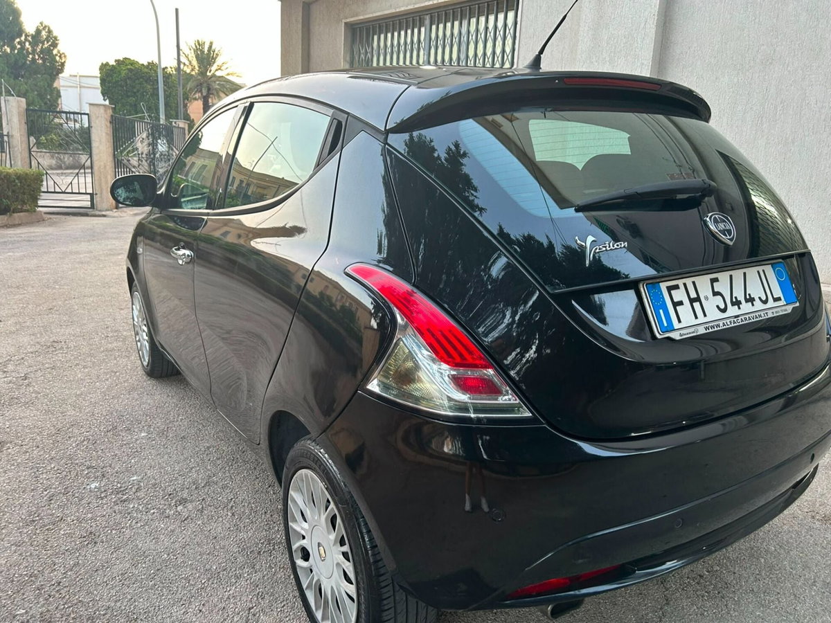 Lancia Ypsilon 1.2 69 CV 5 porte Gold (5)