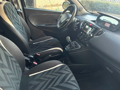 Lancia Ypsilon 1.2 69 CV 5 porte Gold (7)
