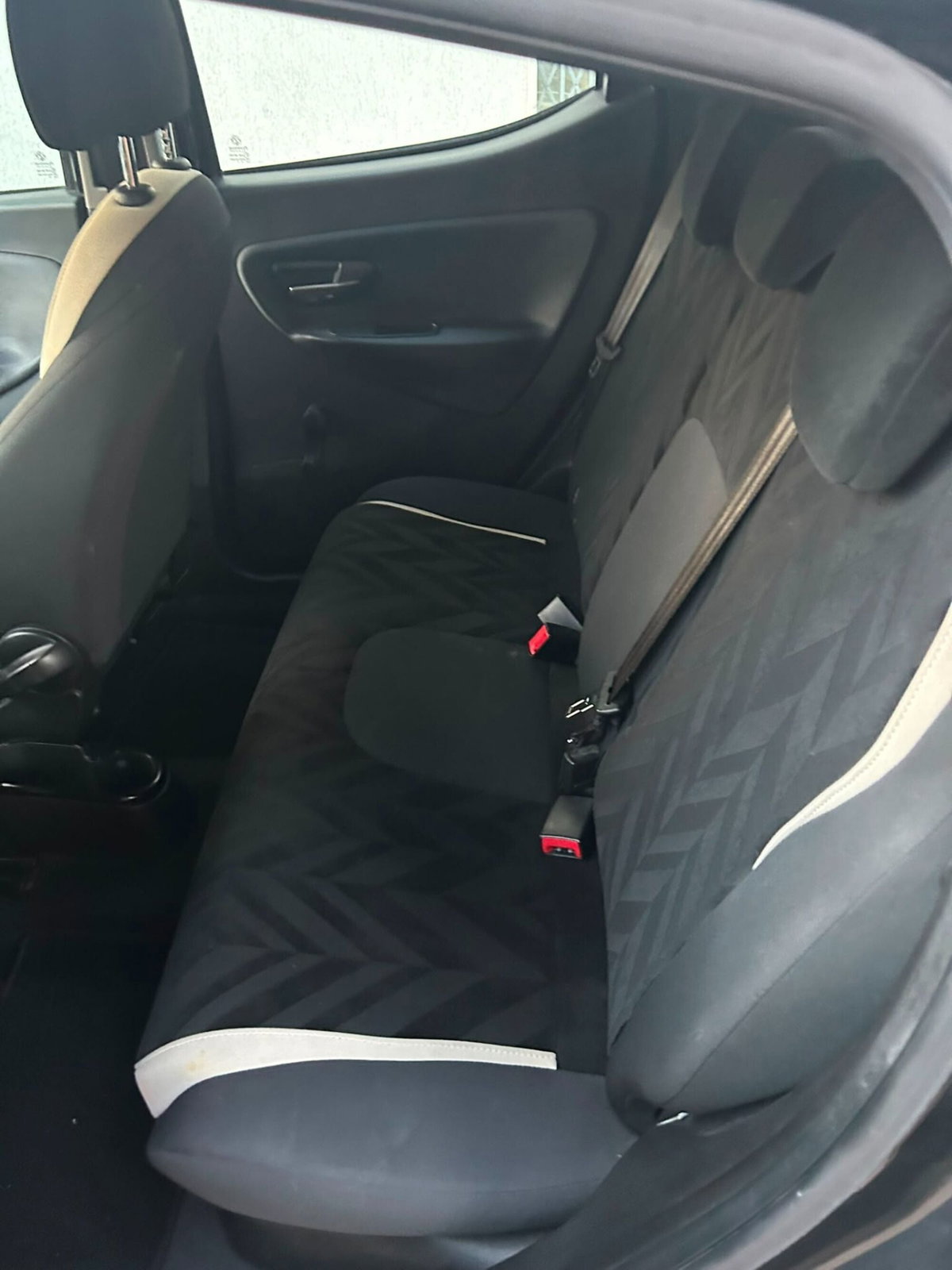 Lancia Ypsilon 1.2 69 CV 5 porte Gold (8)