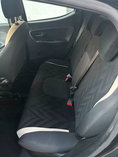 Lancia Ypsilon 1.2 69 CV 5 porte Gold (8)
