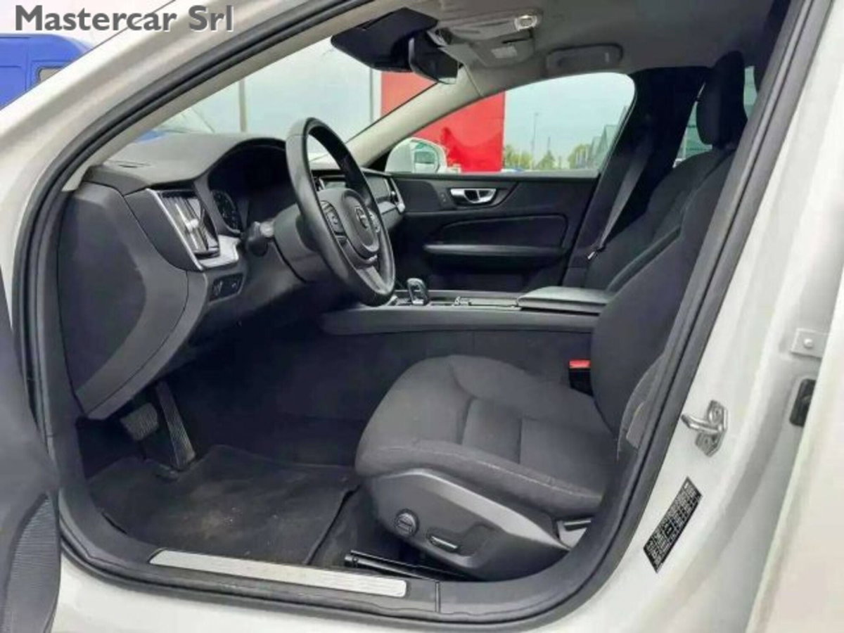 Volvo V60 B4 (d) Geartronic Momentum Business Pro (10)