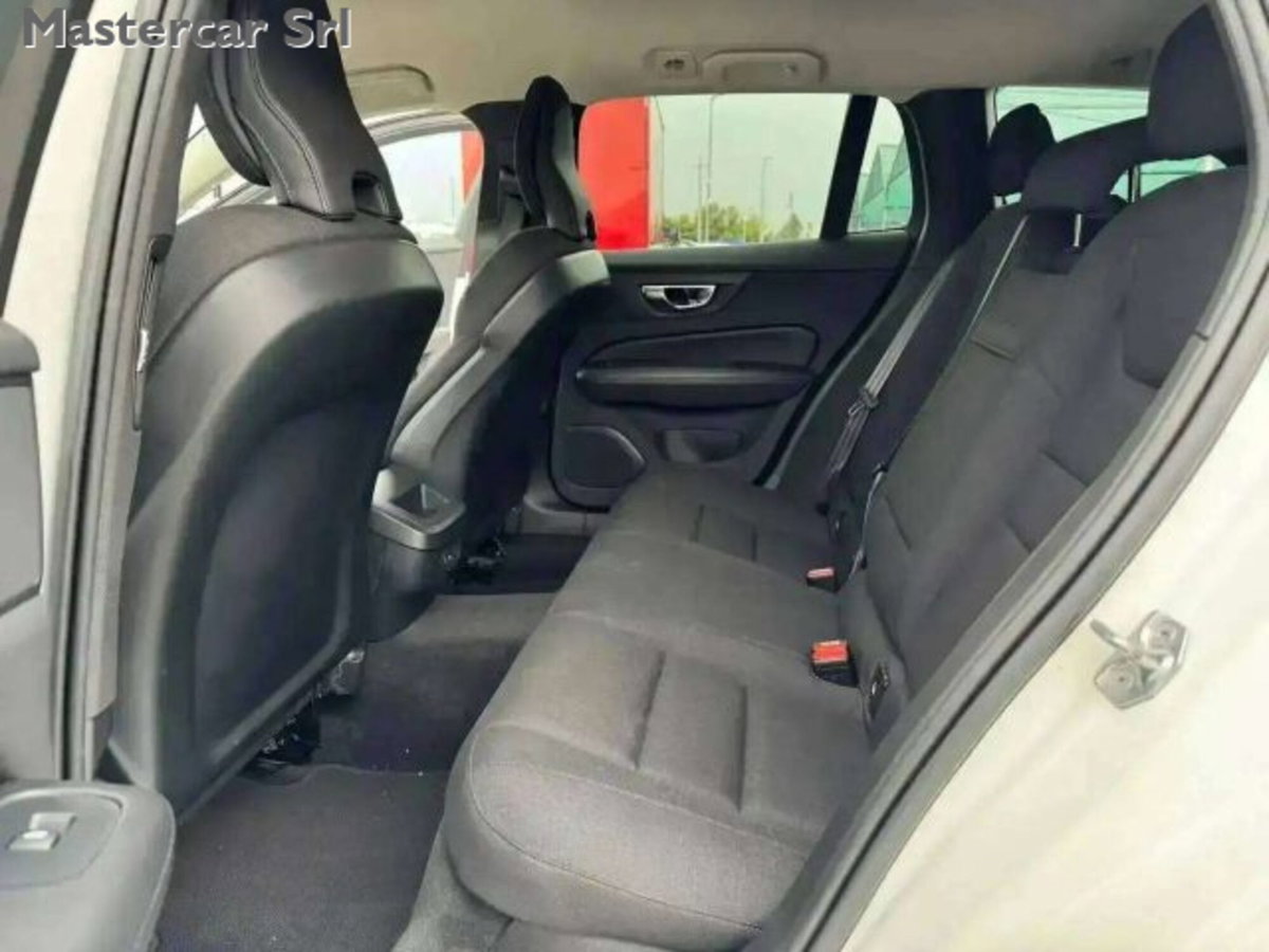 Volvo V60 B4 (d) Geartronic Momentum Business Pro (11)