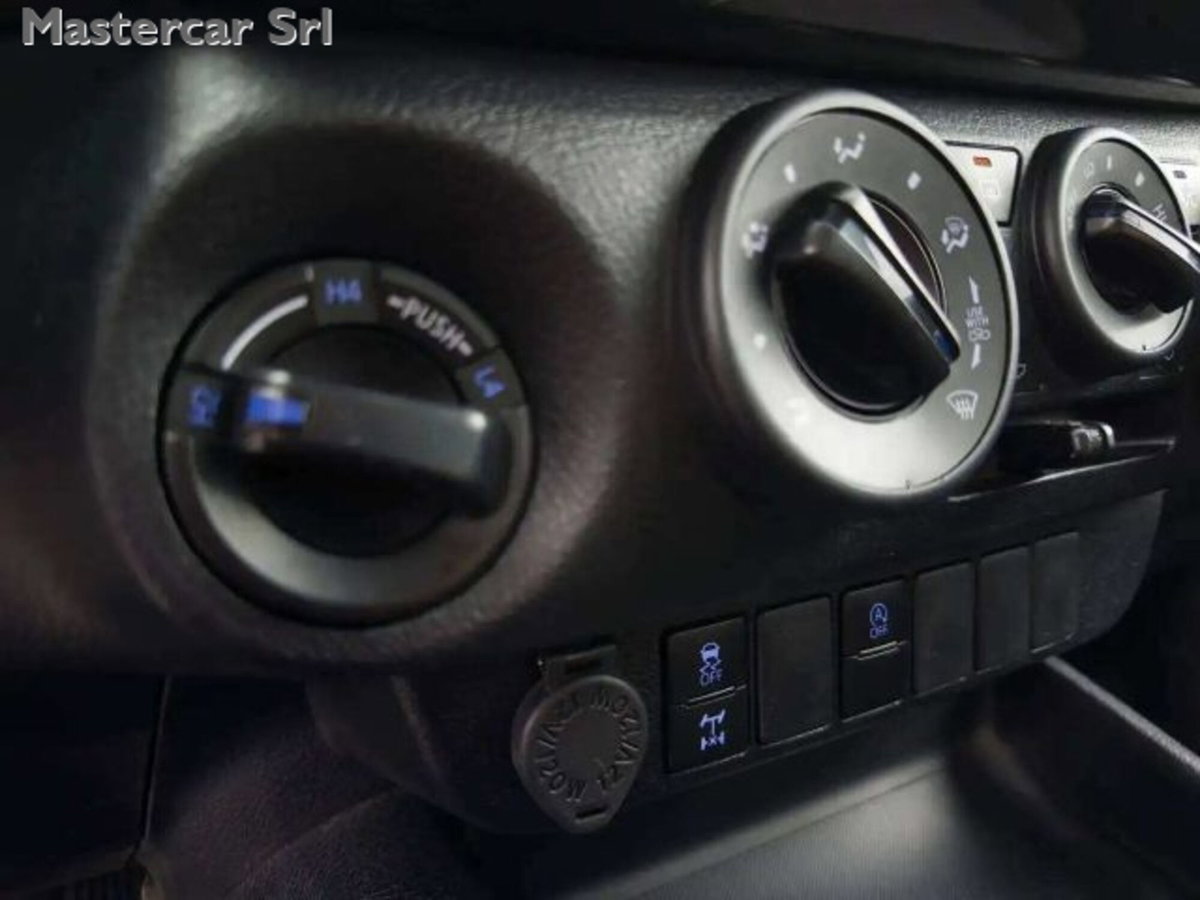 Toyota Hilux 2.D-4D 4WD porte Double Cab Comfort (14)