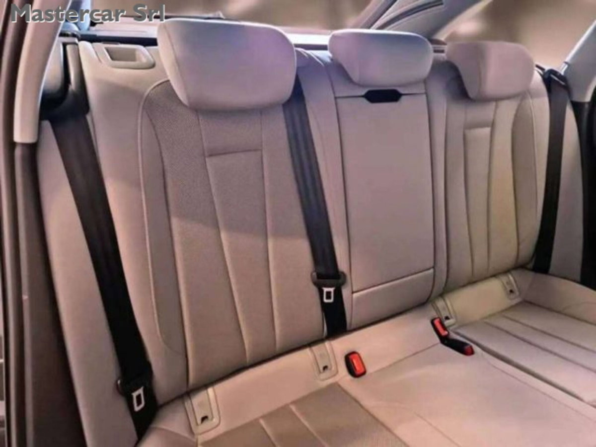 Audi A4 Avant 2.0 TDI 150 CV quattro Business (9)