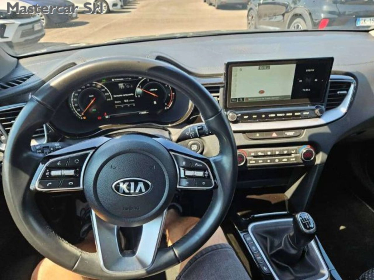 Kia XCeed 1.6 CRDi 136 CV MHEV DCT High Tech (14)