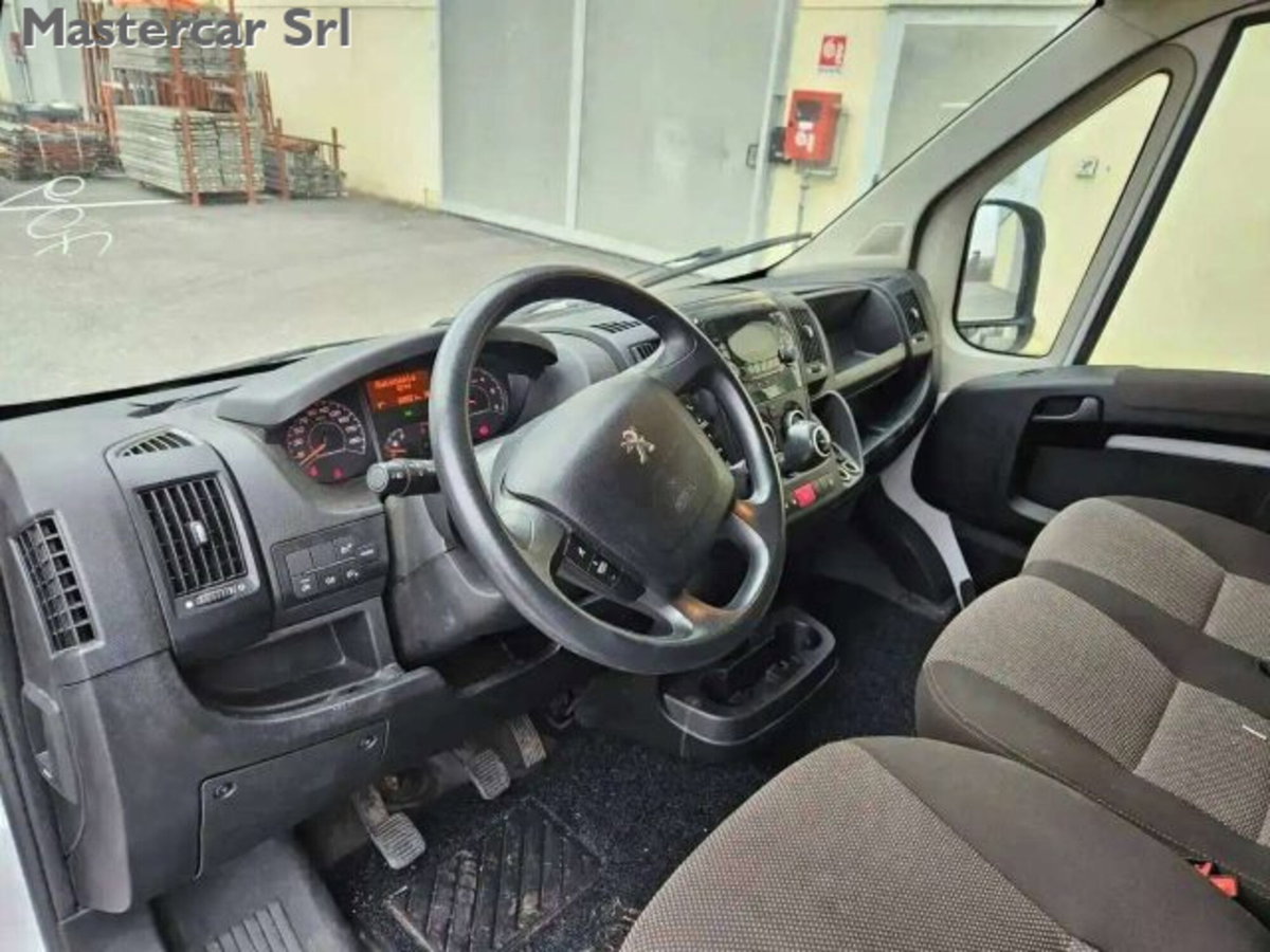 Peugeot Boxer Furgone 330 2.2 BlueHDi 140 S&S PC-TN Furgone Premium (11)