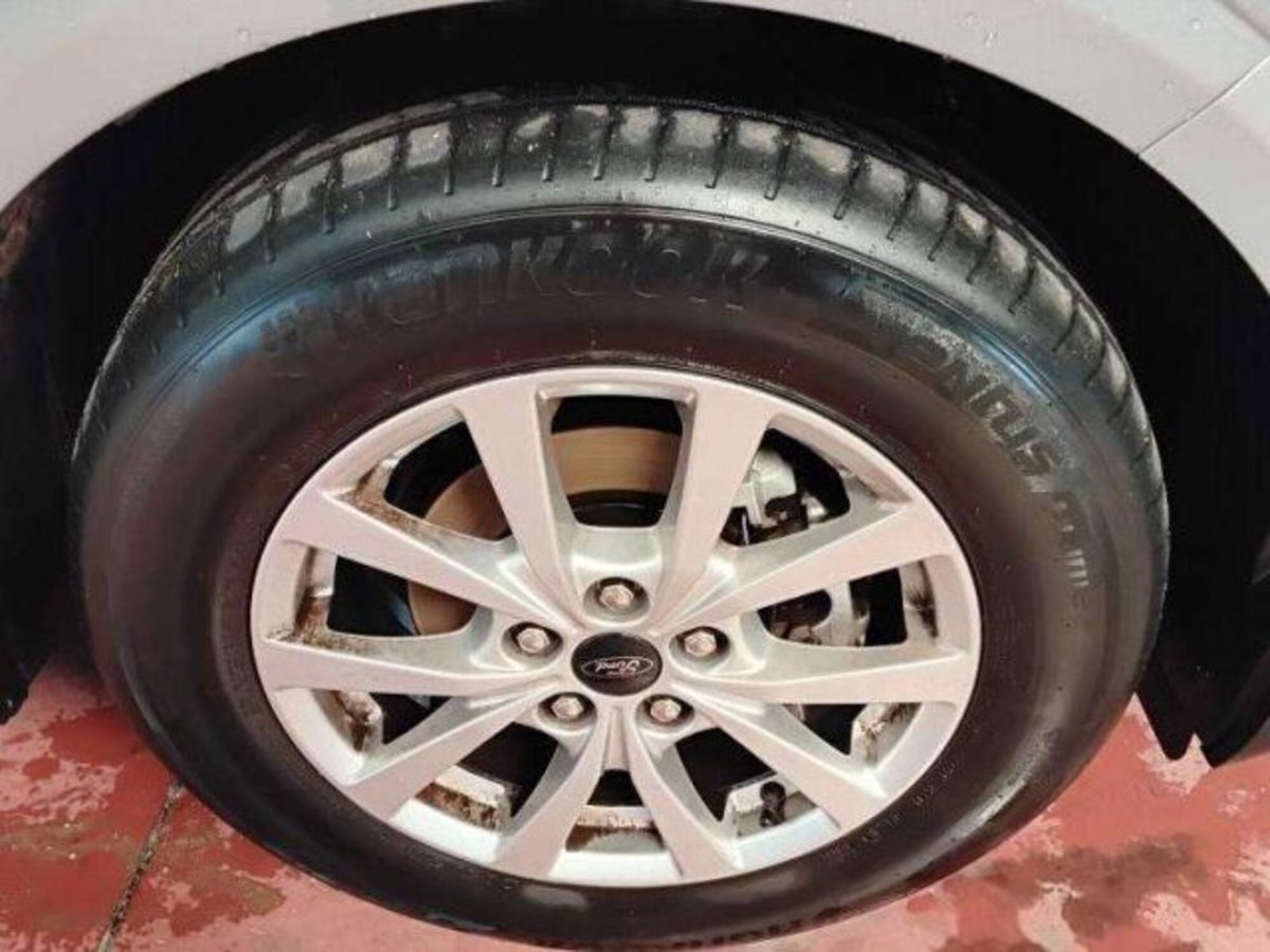 Ford Tourneo Courier 1.0 EcoBoost 100 CV Titanium (10)