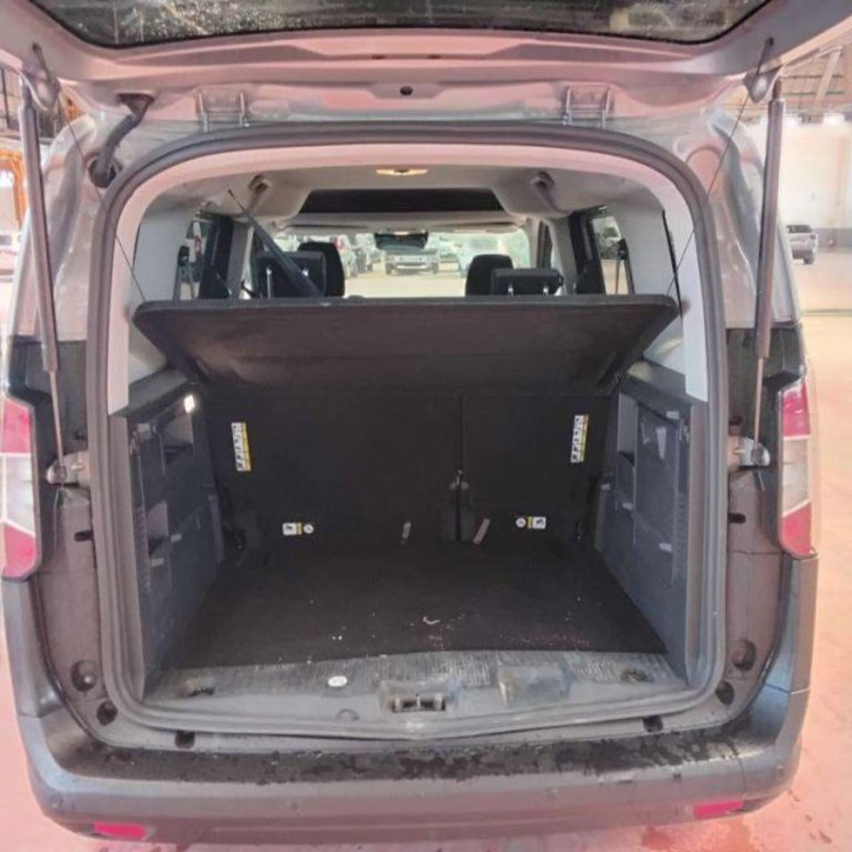 Ford Tourneo Courier 1.0 EcoBoost 100 CV Titanium (8)