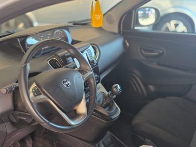 Lancia Ypsilon 1.0 FireFly 5 porte S&S Hybrid Ecochic Gold (8)