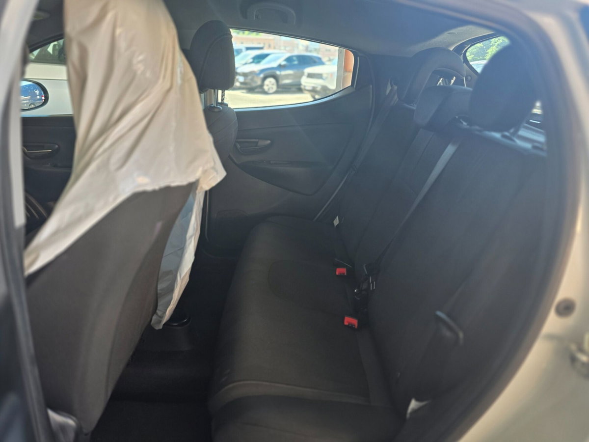 Lancia Ypsilon 1.0 FireFly 5 porte S&S Hybrid Ecochic Gold (9)