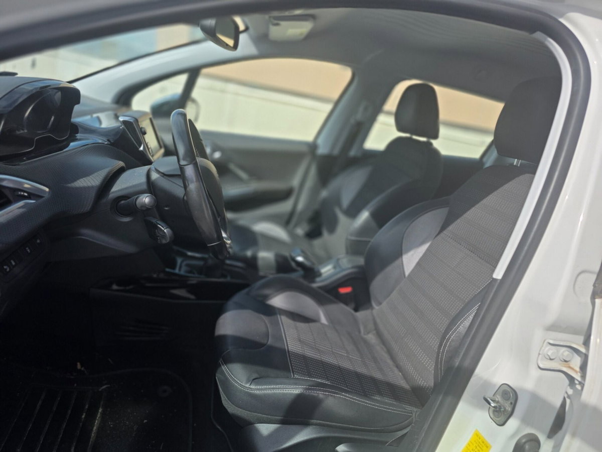 Peugeot 2008 VTi 82CV Allure (10)