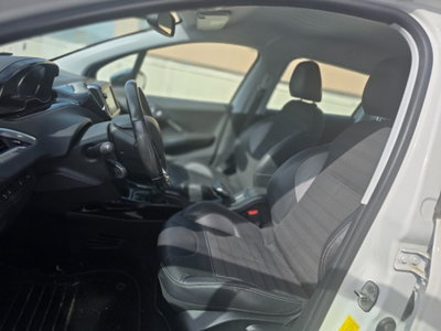 Peugeot 2008 VTi 82CV Allure (10)