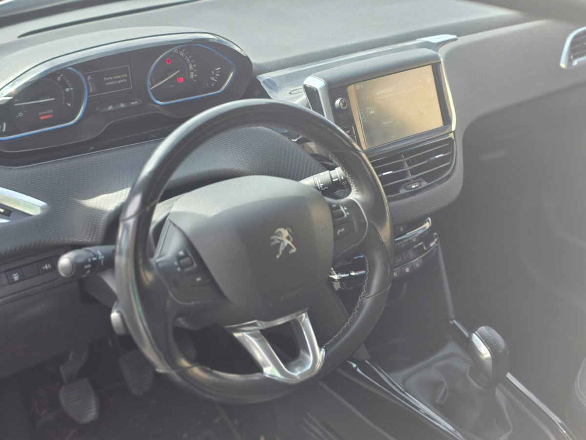 Peugeot 2008 VTi 82CV Allure (12)