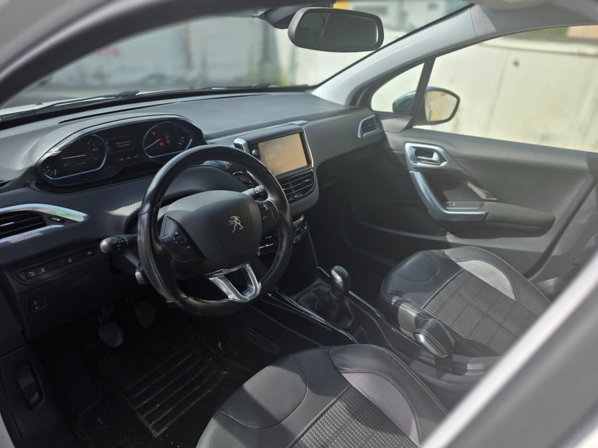 Peugeot 2008 VTi 82CV Allure (8)
