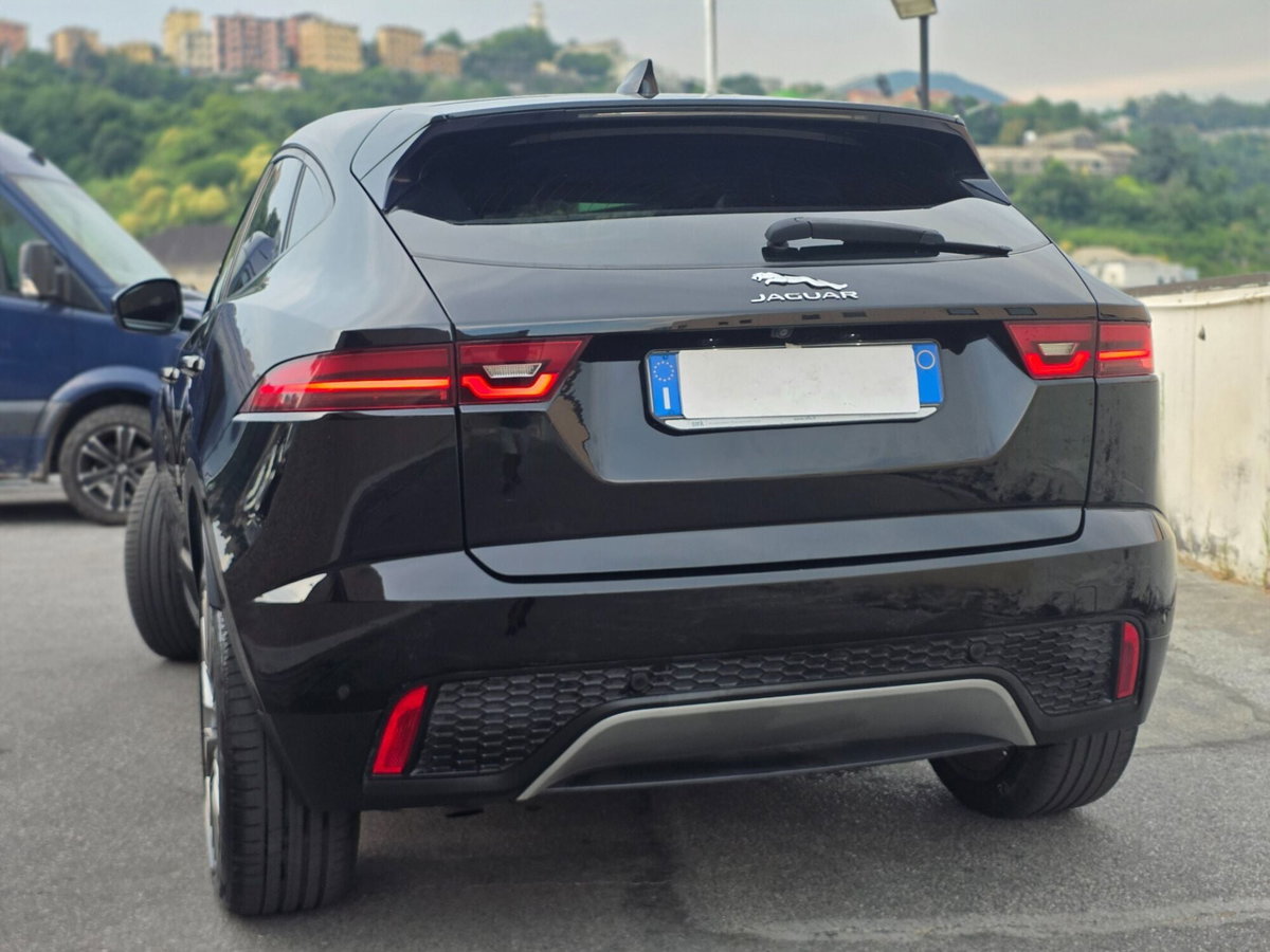 Jaguar E-Pace 2.0D 150 CV AWD aut. R-Dynamic HSE (6)