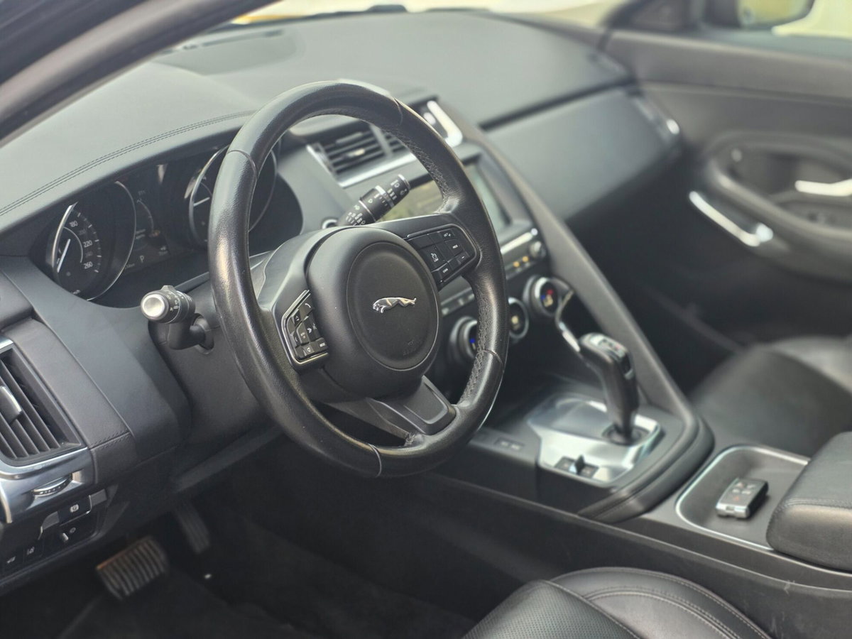Jaguar E-Pace 2.0D 150 CV AWD aut. R-Dynamic HSE (8)