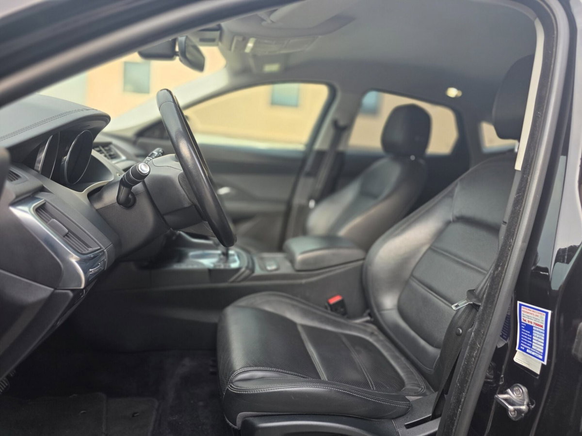 Jaguar E-Pace 2.0D 150 CV AWD aut. R-Dynamic HSE (9)