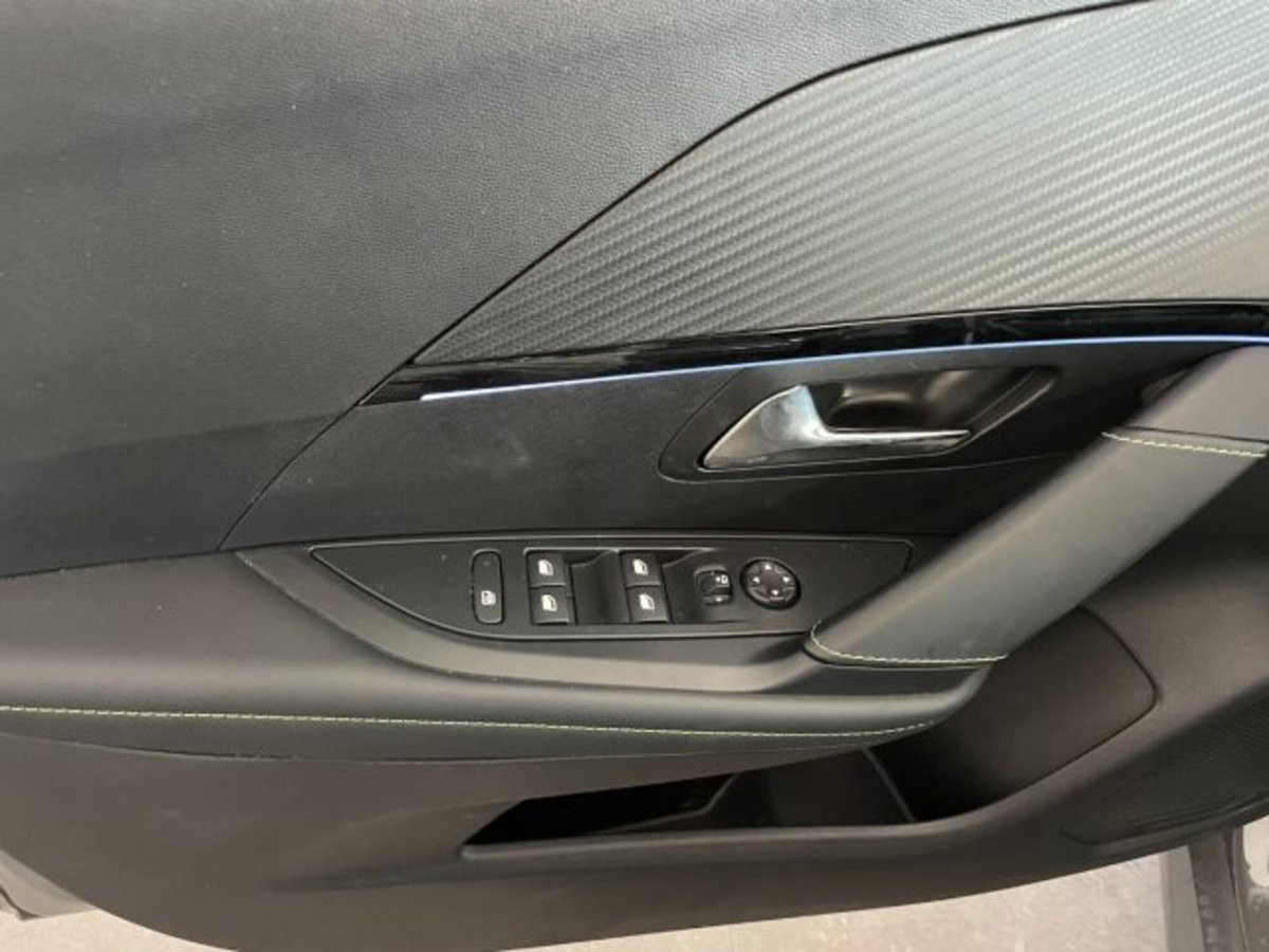 Peugeot 208 51 kWh GT (8)
