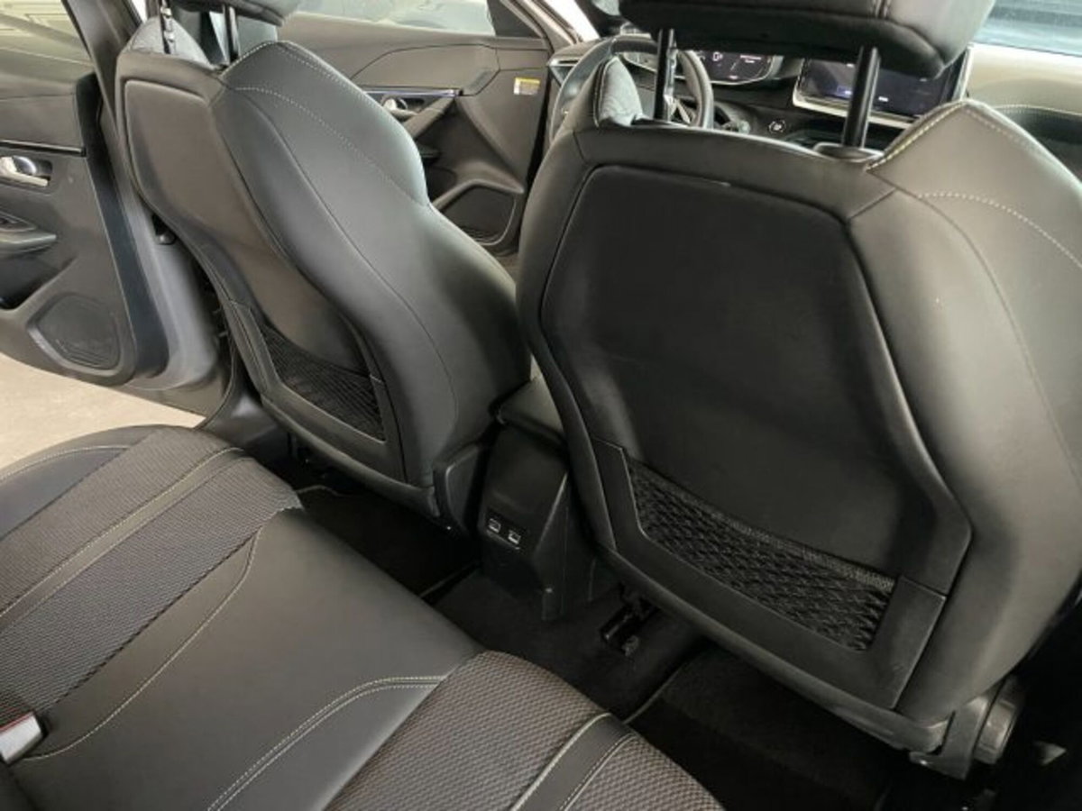 Peugeot 208 51 kWh GT (9)