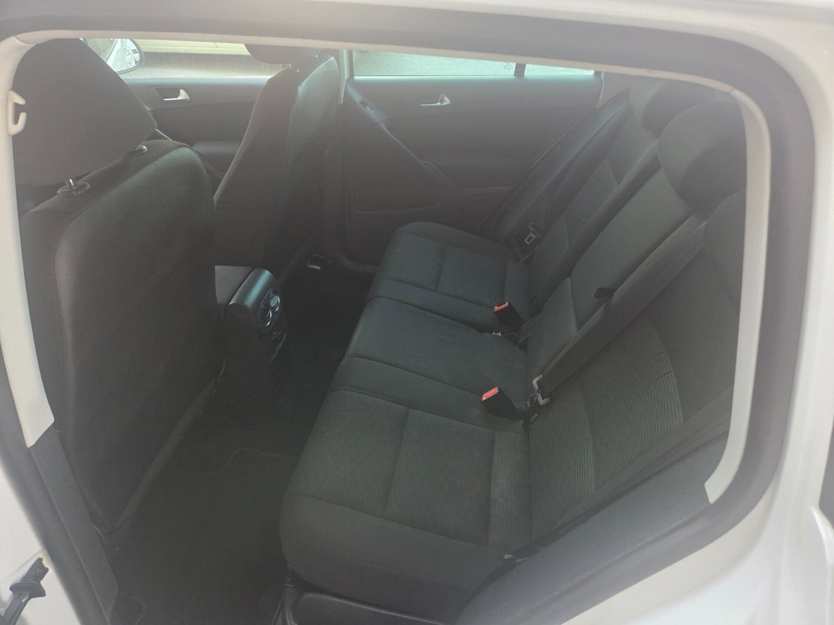 Volkswagen Tiguan 2.0 TDI 140 CV Sport & Style BlueMotion Tech. (11)