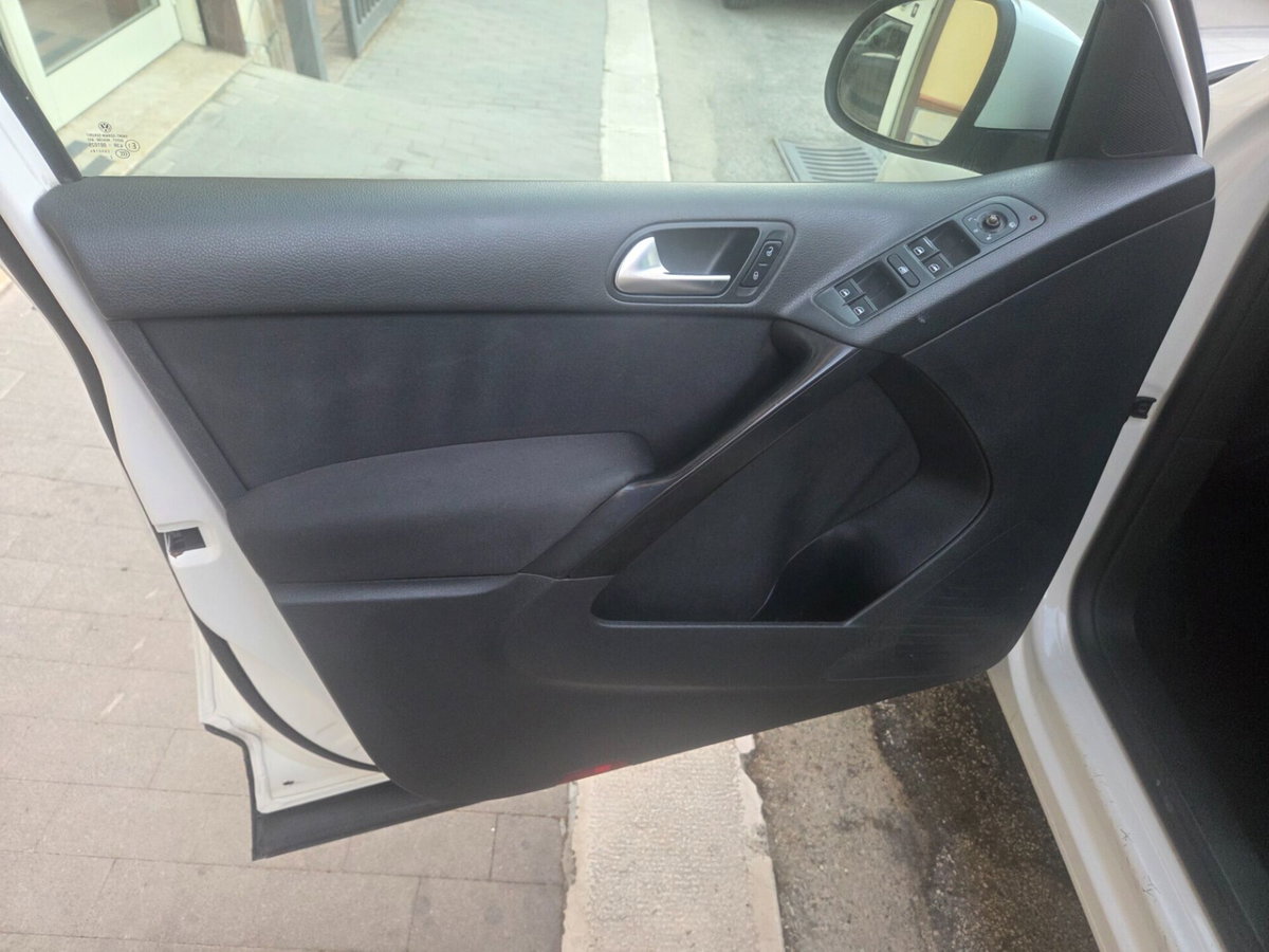 Volkswagen Tiguan 2.0 TDI 140 CV Sport & Style BlueMotion Tech. (12)