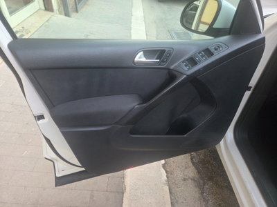 Volkswagen Tiguan 2.0 TDI 140 CV Sport & Style BlueMotion Tech. (12)