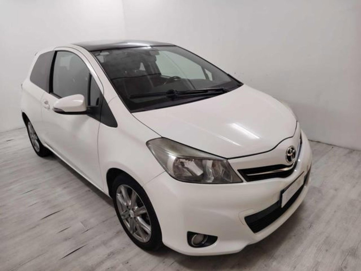 Toyota Yaris 1.3 3 porte Style (2)