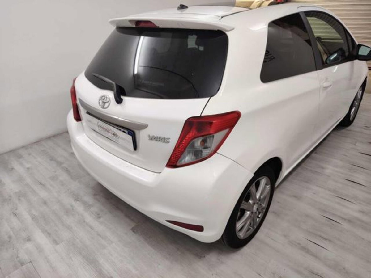 Toyota Yaris 1.3 3 porte Style (3)