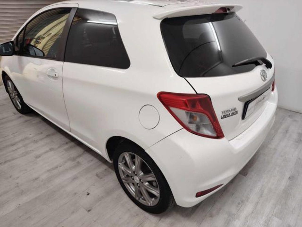 Toyota Yaris 1.3 3 porte Style (4)